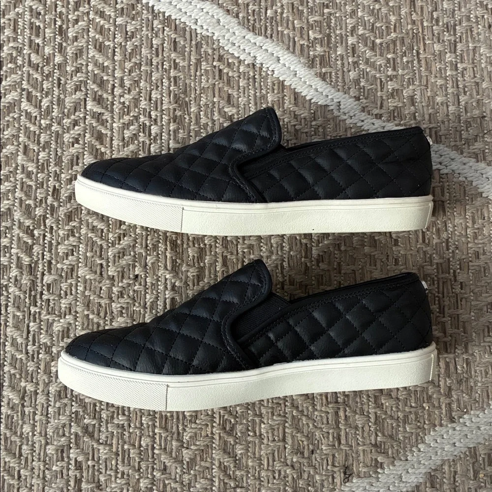 Steve Madden Ecentrcq Black Quilted Slip-On Loafers Sz 9M